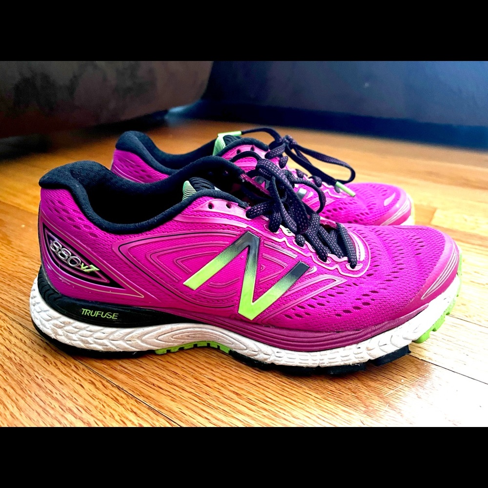 New balance tennis shoes